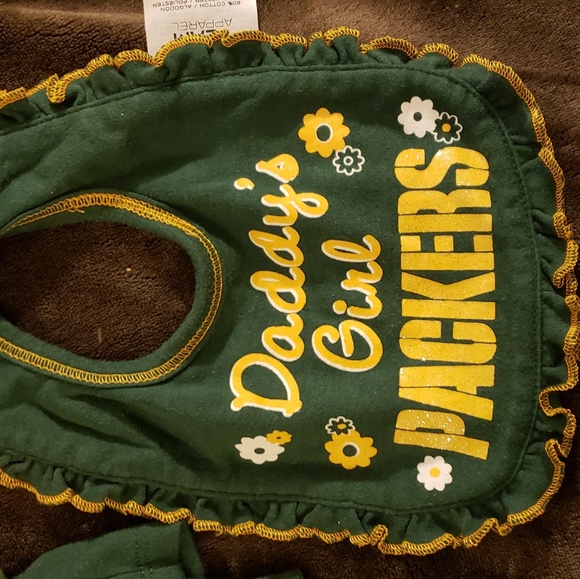 Green Bay Packers onesie and bib - Picture 5 of 5